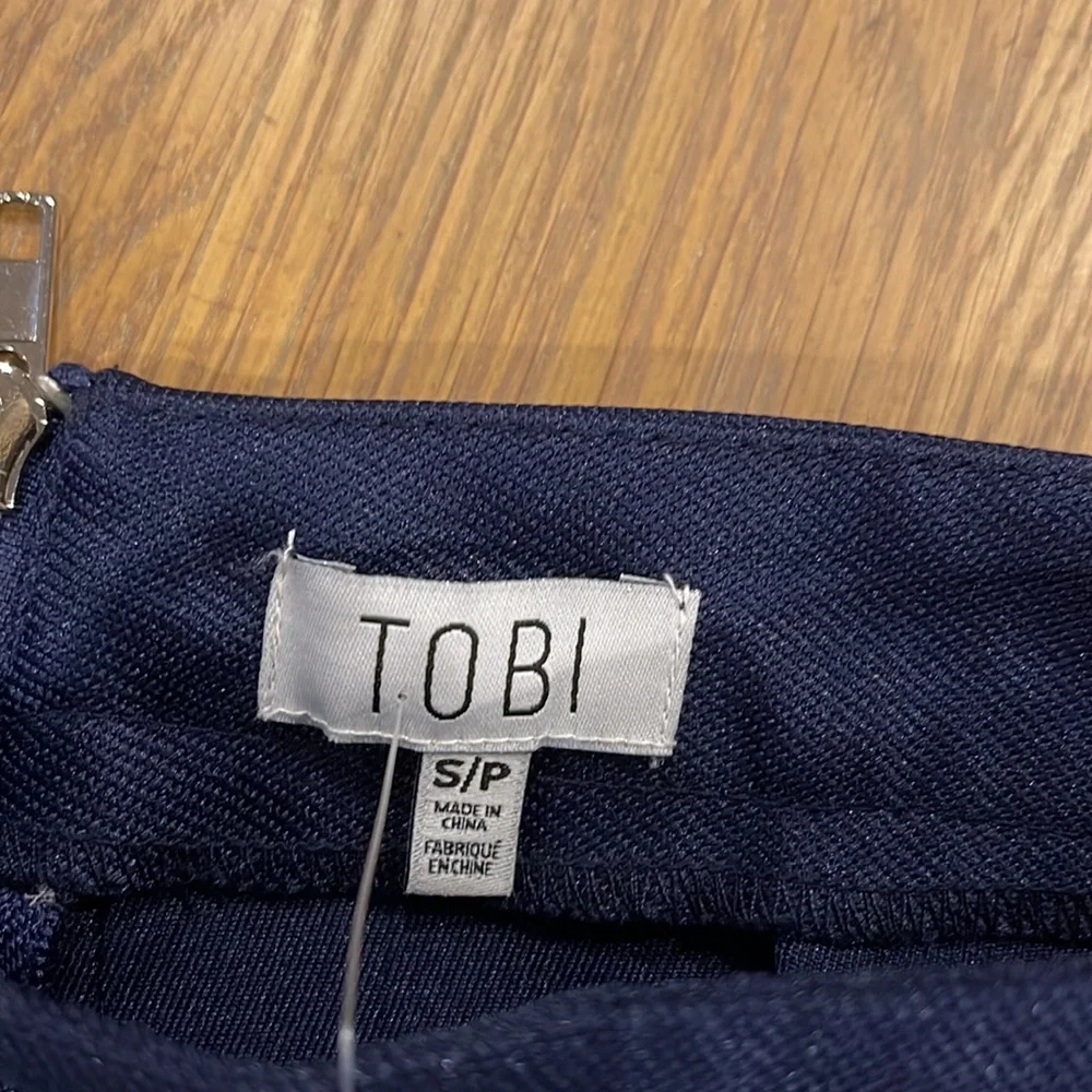 TOBI NAVY SKORT